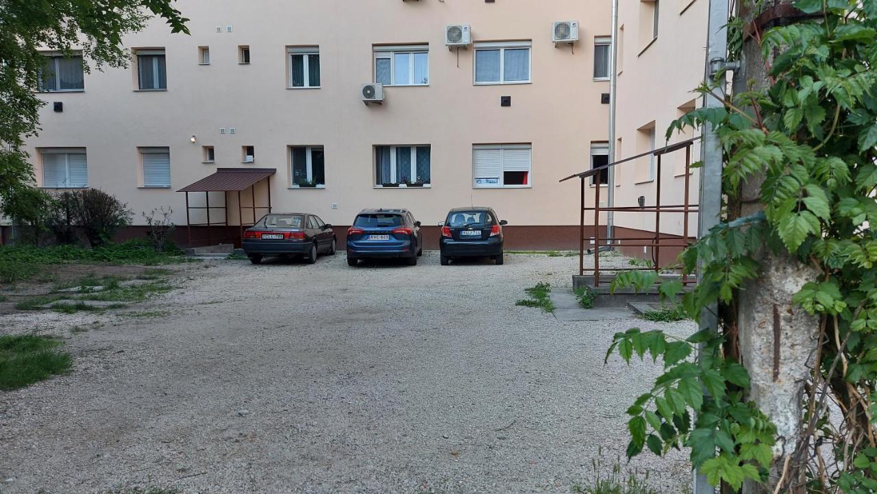 Ancsi Apartmant Kecskemet Luaran gambar