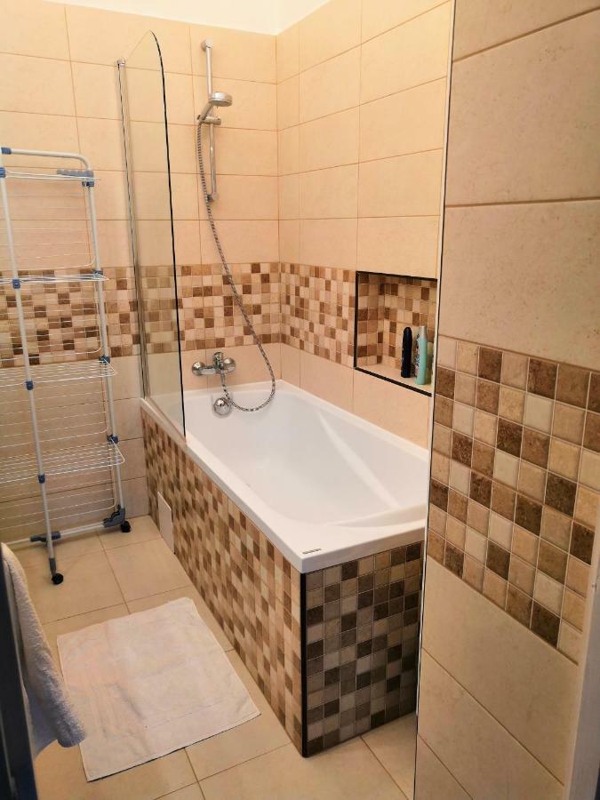 Ancsi Apartmant Kecskemet Luaran gambar